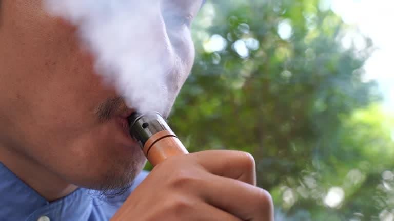 E-cigarettes in focus do e cigarettes help quit smoking a balanced review of risks benefits and quitting strategies